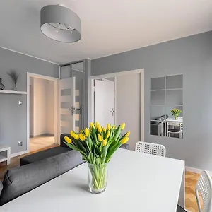 sleepwithus-jagiellonska-64-apartment.warsawhotelspoland.com/